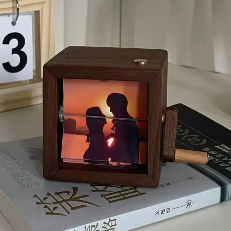 Boîte à Flipbook à Manivelle pour les Amoureux – Souvenir Romantique et Personnalisé