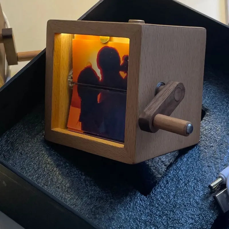 Boîte à Flipbook à Manivelle pour les Amoureux – Souvenir Romantique et Personnalisé